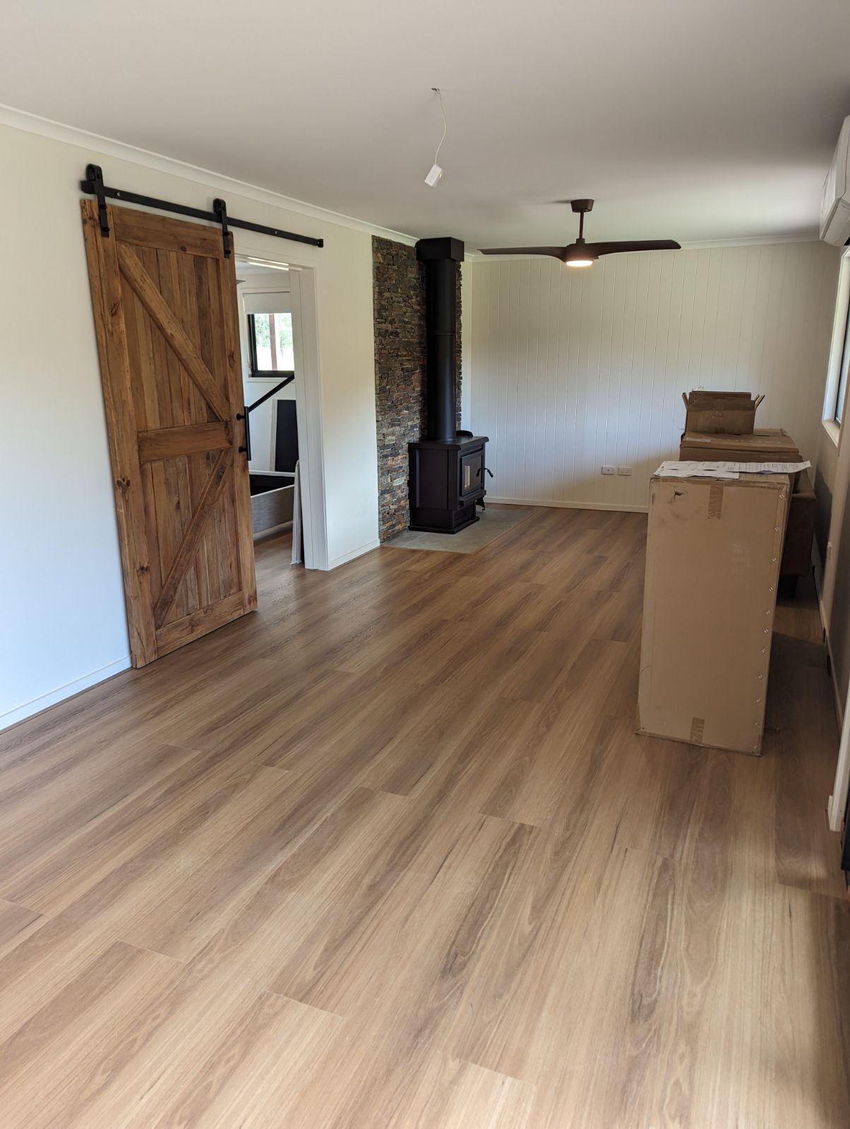 Hybrid Flooring vs Vinyl Plank in Australia: Which Is Better? (2026)