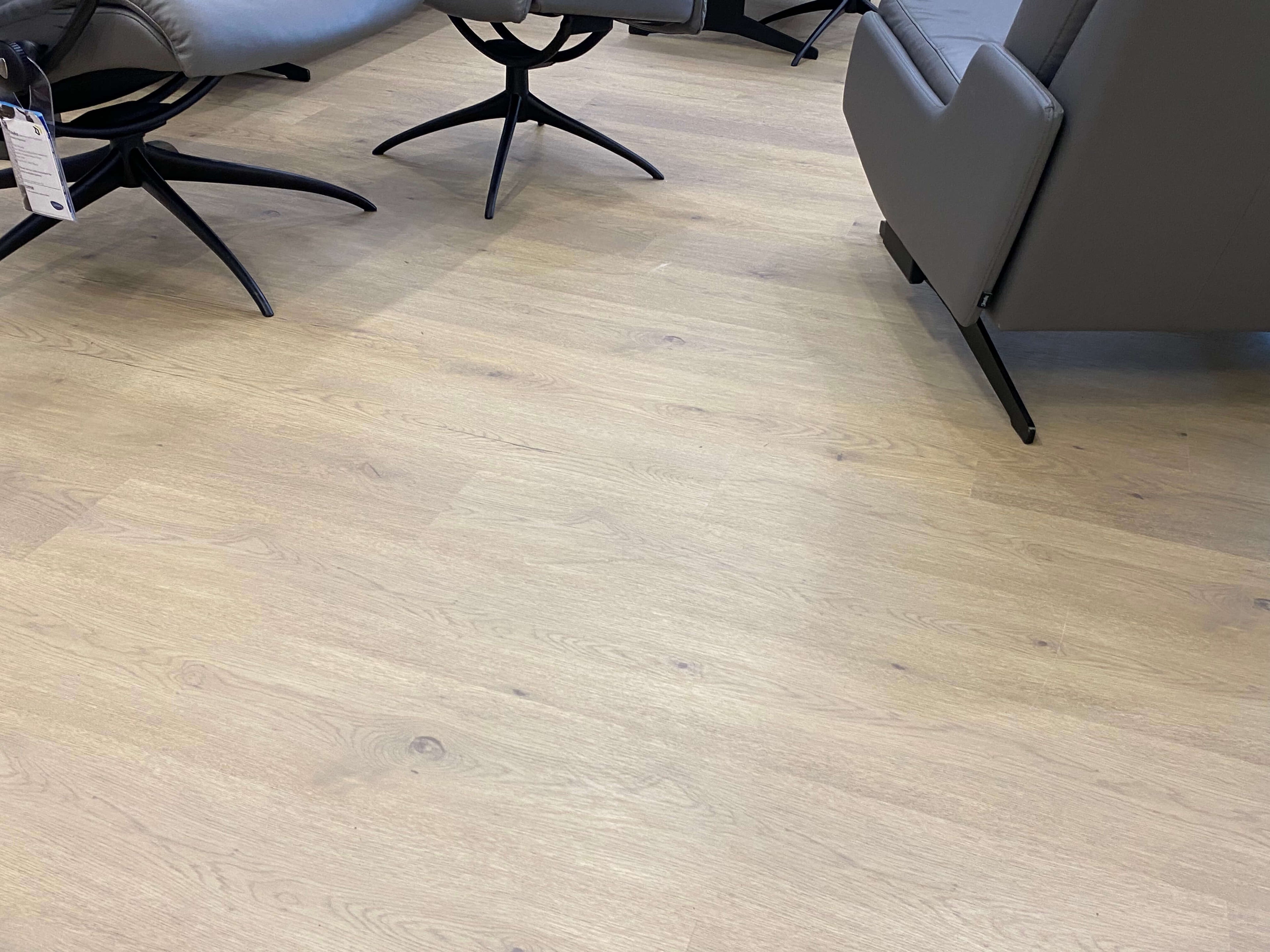 Detail view of Pale Sand SPC 6.5mm SPC hybrid flooring sample
