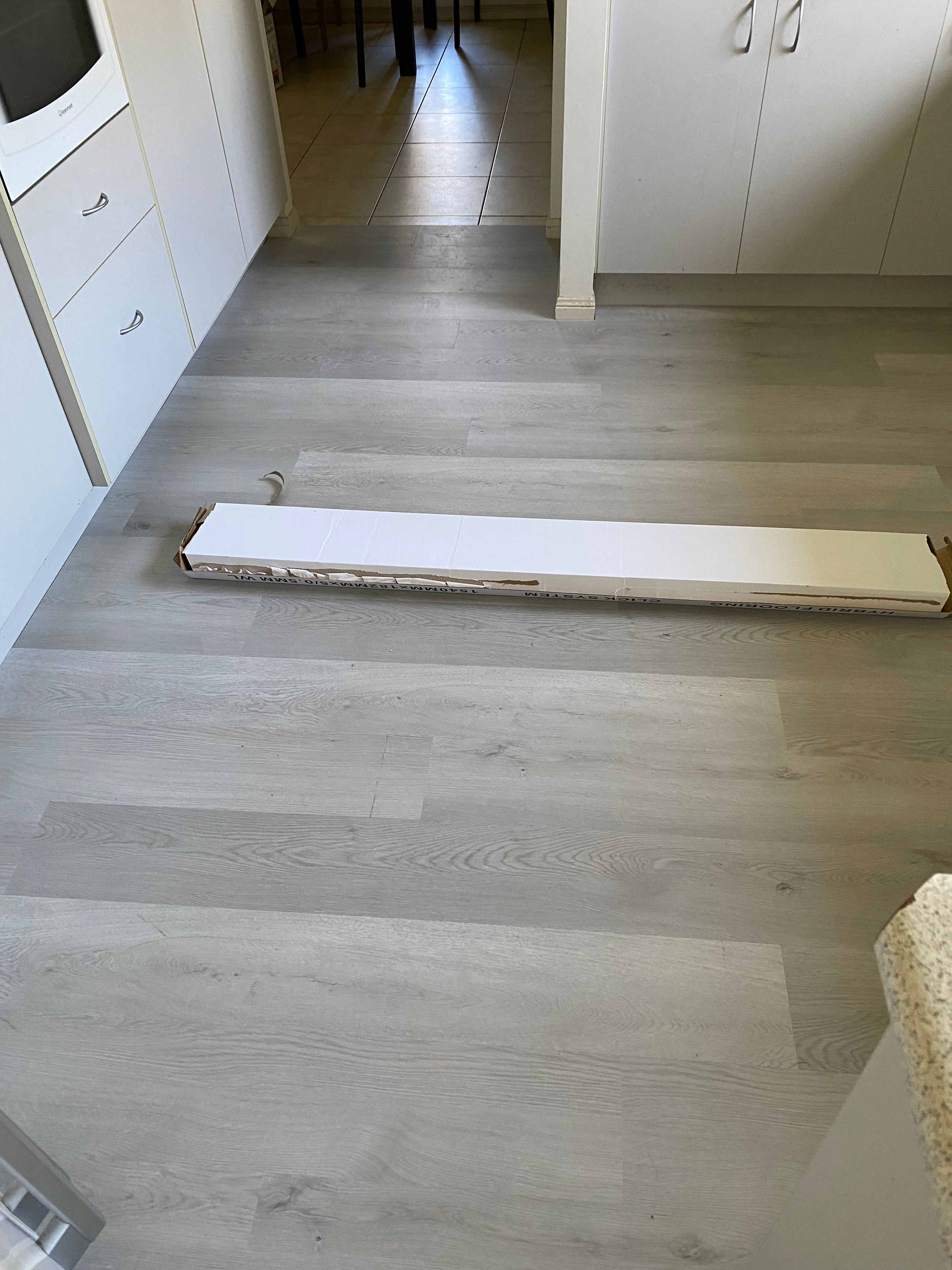Detail view of Light Grey SPC 6.5mm SPC hybrid flooring sample
