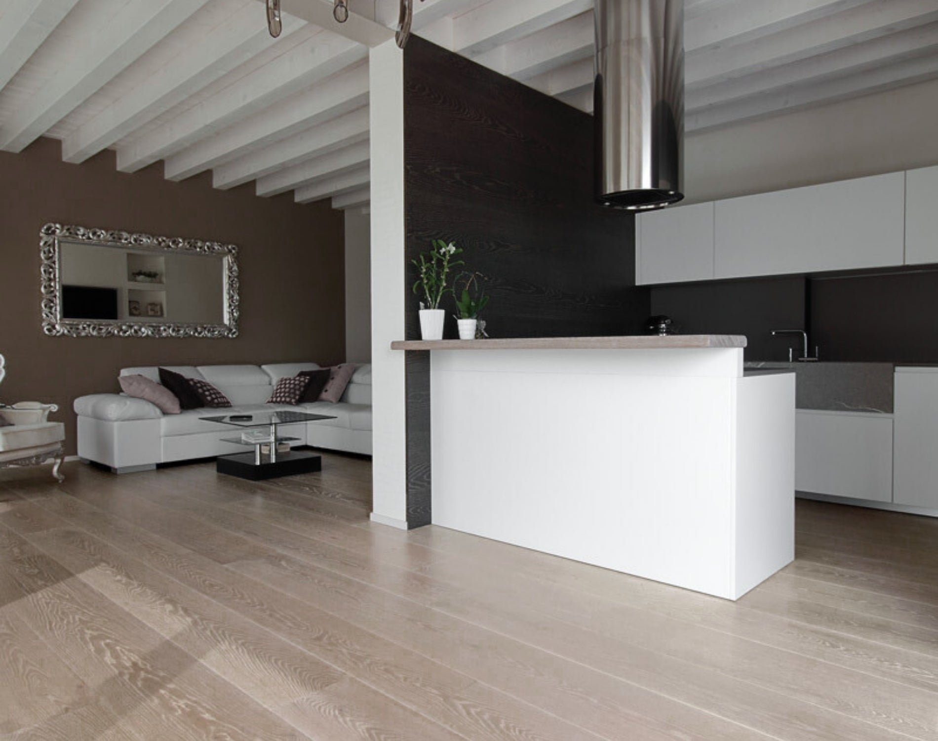 Profile view of Pale Oak Engineered Timber Plank 15.3mm in Pale Oak colour warm tone timber flooring sample